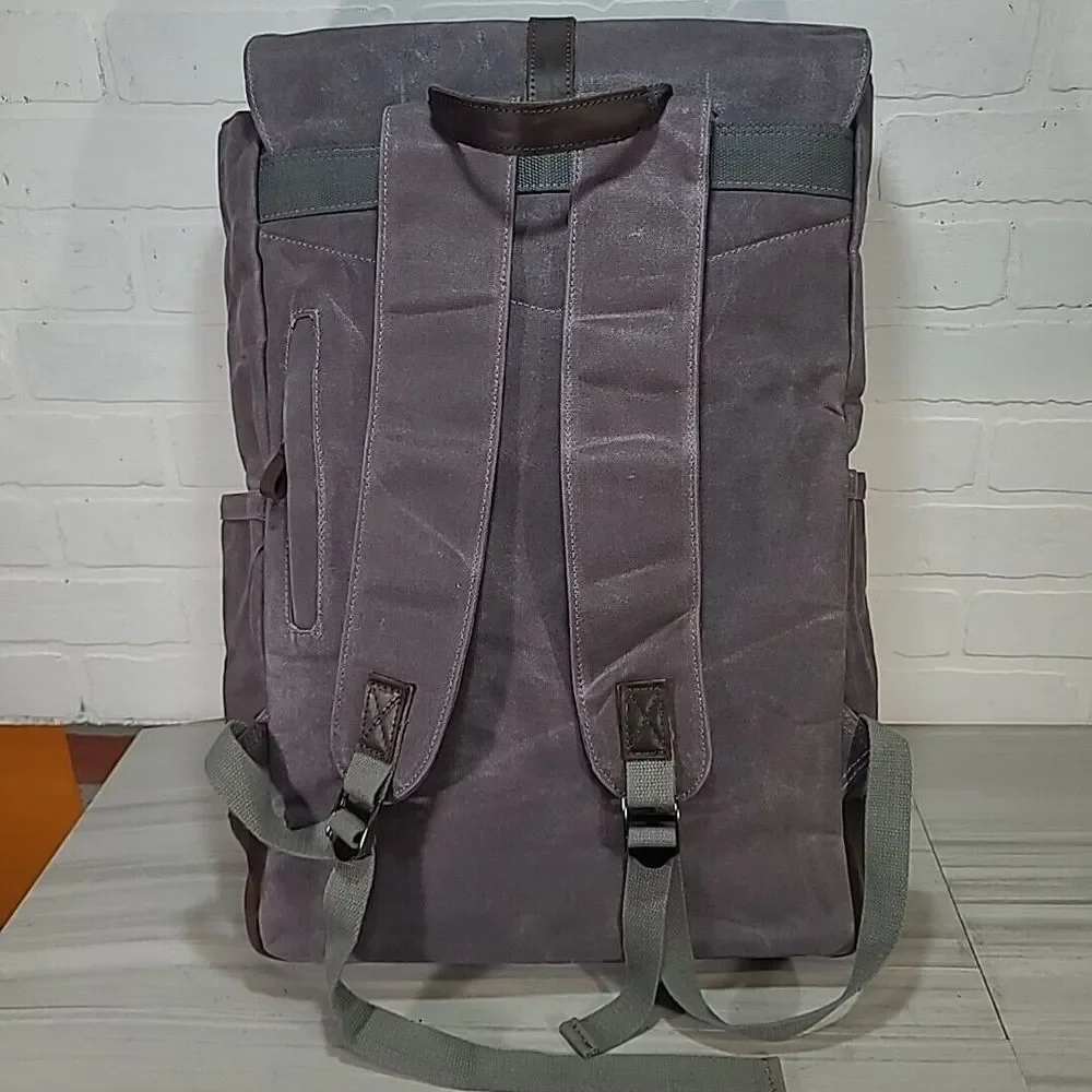 Dungeons & Dragons‎ / Magic The Gather Gray /Brown Leather Waxed Canvas Backpack